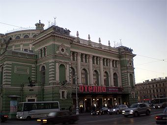 Здание Мариинского театра. Фото Светланы Иванец с сайта panoramio.com